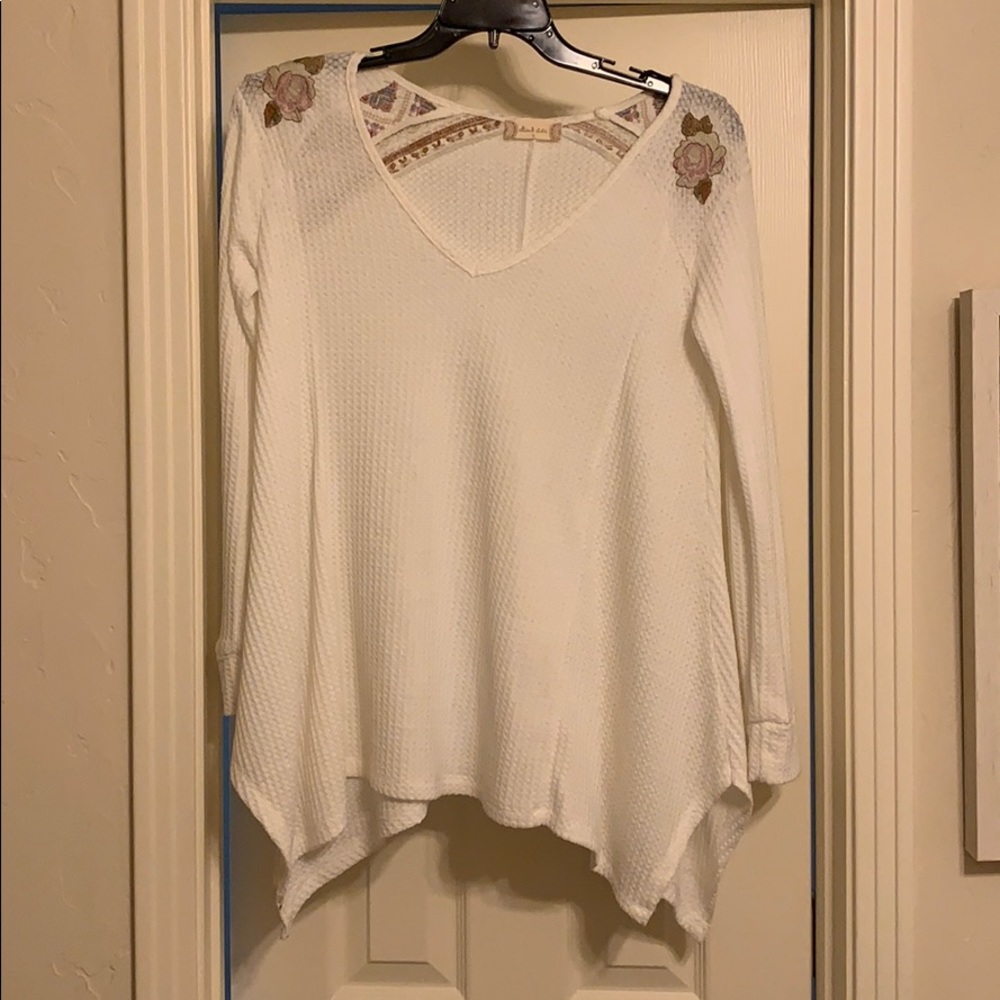 Long Sleeve blouse with embroidery